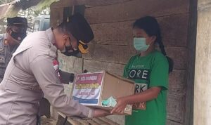 150162-mellinaremaja-putri-yatim-piatu-usia-13-thntersentuh-bantuan-sosial-ppkm-mikro-polres-tana-toraja
