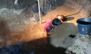 Perumda Air Minum Kota Makassar tengah melakukan perbaikan pipa PVC 350 mm Instalasi Maccini Sombala yang bocor. Suplai air akan sedikit tersendat.