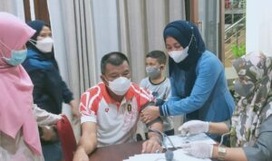 Bupati Bulukumba, Muhtar Ali Yusuf Ikuti Vaksinasi Pertama