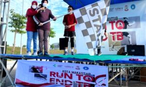 Ketua Forum TB Makassar Lepas Lomba Lari 'Run to End TB'