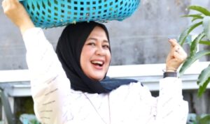 Wakil Wali Kota Makassar Panen Selada di Lorong Wisata