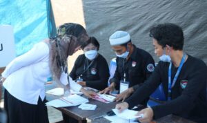 Bupati-Indah-Pantau-Pilkades-Serentak-di-Kecamatan-Bonebone-(1)