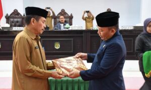 Komitmen Bangun Ekosistem Inovasi, Pemda Luwu Utara Serahkan Ranperda Inovasi Daerah ke DPRD