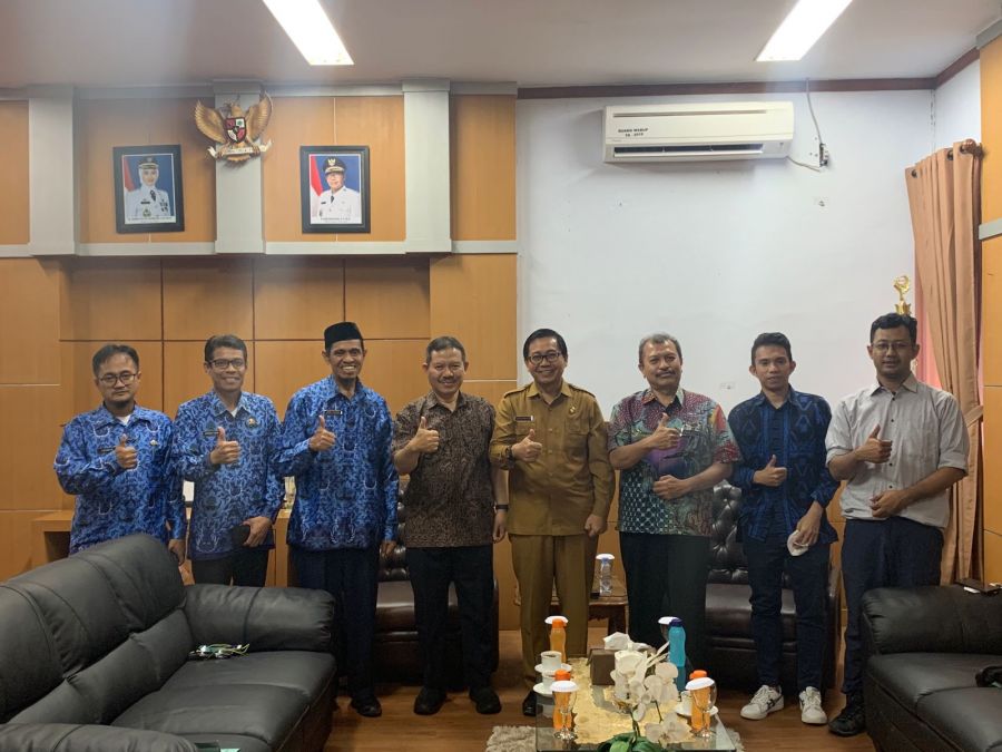 Wakil Bupati Luwu Utara, Suaib Mansur, Foto Bersama dengan Tim Ahli Smart City Kemkominfo RI