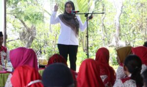 Bupati Indah Putri Indriani saat membuka Rakerda DPD Perhiptaani Luwu Utara