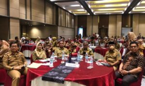 Wabup Suaib Mansur saat mengikuti Rapat Evaluasi Komunikasi Informasi dan Edukasi Percepatan Penurunan Stunting