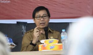 Wakil Bupati Suaib Mansur saat membuka kegiatan pertemuan kepala sekolah tentang program Healthier Smiles