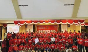 Foto Bersama Antarsesama Alumni Unhas Luwu Utara