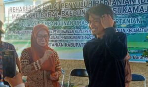 Abdan Baso saat bersama Bupati Luwu Utara, Indah Putri Indriani, dalam sebuah acara di Malangke Barat