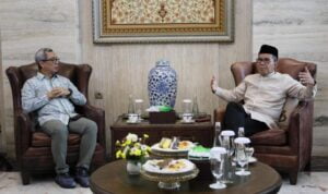 direktur-jenderal-informasi-dan-komunikasi-publik-kominfo-usman-kansong-kiri-saat-bertemu-wali-kota-makassar-moh-ramdhan-danny_169