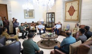 Wali Kota Makassar Moh Ramdhan Pomanto menerima kunjungan Direktur Jenderal Badan Peradilan Militer dan Tata Usaha Negara (Dirjen Badilmiltun) Mahkamah Agung Marsma TNI Yuwono Agung Nugroho, di Amirullah, Selasa (2/7/24).