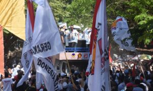 Pasangan Andi Seto Asapa-Rezki Mulfiati Lutfi secara resmi mendaftarkan diri sebagai calon Wali Kota dan Wakil Wali Kota Makassar 2024-2029.