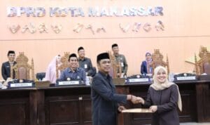 Pj Sekda Makassar, Firman Hamid Pagarra dalam sidang paripurna masa sidang ke-10 tahun 2024 yang diadakan di Ruang Rapat Paripurna DPRD Makassar