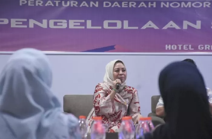 Nunung-Dasniar-3439806582