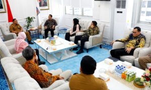 KPI Usul Solusi Masalah KPID Lewat Revisi UU Pemda Komisi Penyiaran Indonesia (KPI) Pusat berharap revisi Undang-Undang (UU) Nomor 23 Tahun 2014 tentang Pemerintahan Daerah (Pemda) menjadi solusi permasalahan kelembagaan di KPI Daerah. Pasalnya, sejak diterbitkan Peraturan Pemerintah (PP) Nomor 18 Tahun 2016 tentang Perangkat Daerah, fungsional KPID di seluruh Provinsi, mengalami kesulitan baik secara kesekretariatan maupun penganggaran.