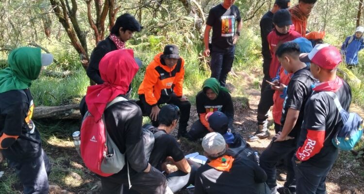 Tim Kalla Rescue saat mengikuti latihan gabungan jungle rescue di Kantor Pencarian dan Pertolongan Kelas A Basarnas Makassar dan Pos Bulu Balea Gunung Bawakaraeng, beberapa waktu lalu.