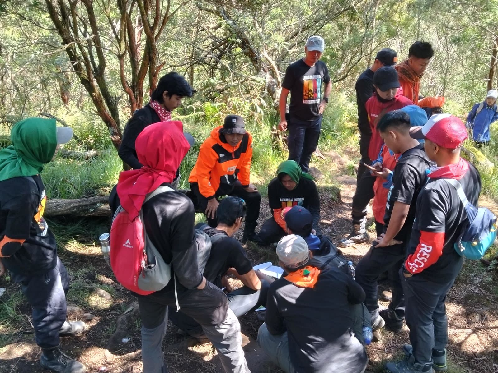 Tim Kalla Rescue saat mengikuti latihan gabungan jungle rescue di Kantor Pencarian dan Pertolongan Kelas A Basarnas Makassar dan Pos Bulu Balea Gunung Bawakaraeng, beberapa waktu lalu.