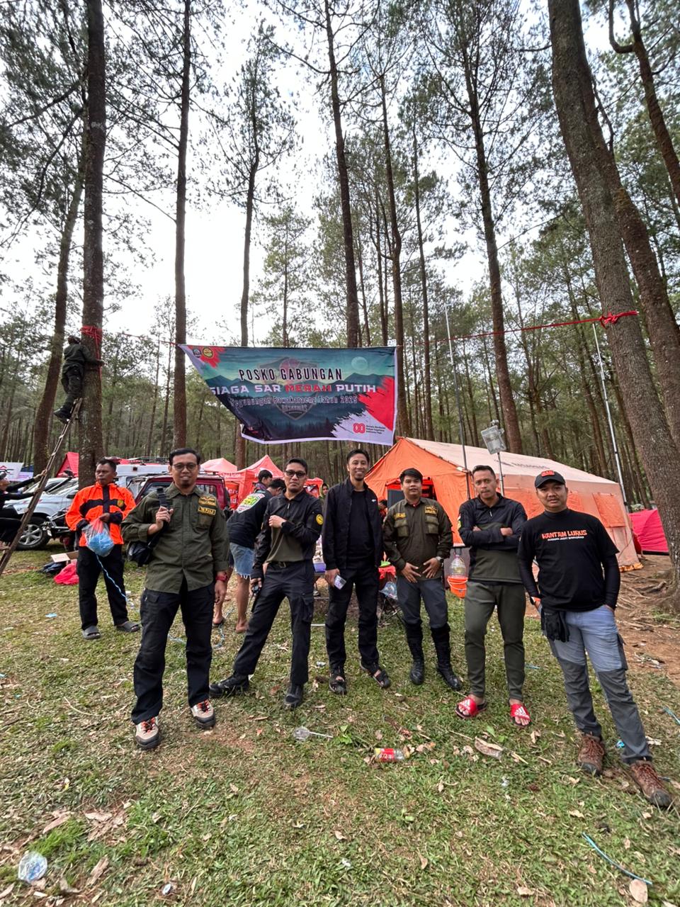 Para personel Kalla Rescue saat bergabung dalam Operasi Siaga SAR Merah Putih di Gunung Bawakaraeng, Kabupaten Gowa, beberapa waktu lalu.