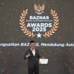 Direktur Eksekutif LAZ Hadji Kalla, Mohammad Zuhair, menerima penghargaan BAZNAS Awards 2025 dalam Rapat Koordinasi Nasional (Rakornas) BAZNAS RI yang digelar di Jakarta, Kamis (28/8/2025) lalu.
