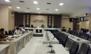 Rapat ini dipimpin oleh Ketua Bapemperda DPRD Makassar, Basdir dari Fraksi PKB dan berlangsung di ruang Banggar, Jalan AP Pettarani, Selasa (10/6/2025).