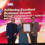 People & Culture Director KALLA sekaligus CEO Kalla Aspal, Disa Rizky Novianty, saat menerima penghargaan bergengsi “Indonesia Most Powerful Business Women Leader 2025 di Indonesia Room Hotel Shangri-La Jakarta pada 8 Oktober 2025.