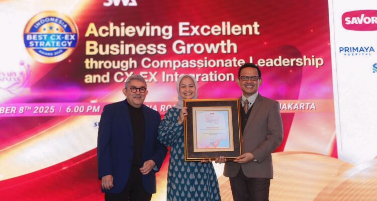 People & Culture Director KALLA sekaligus CEO Kalla Aspal, Disa Rizky Novianty, saat menerima penghargaan bergengsi “Indonesia Most Powerful Business Women Leader 2025 di Indonesia Room Hotel Shangri-La Jakarta pada 8 Oktober 2025.