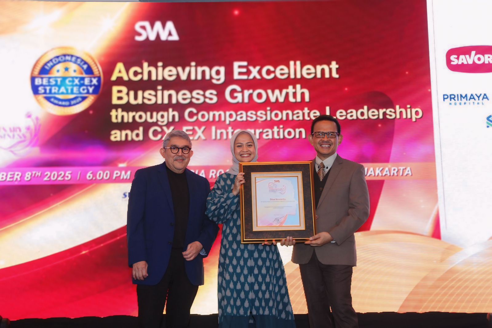 People & Culture Director KALLA sekaligus CEO Kalla Aspal, Disa Rizky Novianty, saat menerima penghargaan bergengsi “Indonesia Most Powerful Business Women Leader 2025 di Indonesia Room Hotel Shangri-La Jakarta pada 8 Oktober 2025.