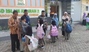 Sapa Pagi, Tradisi Sekolah Islam Athirah dalam Menanamkan Pendidikan Karakter Sapa Pagi, Tradisi Sekolah Islam Athirah dalam Menanamkan Pendidikan Karakter