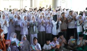 Siswa-siswi Sekolah Islam Athirah Donasikan Buku untuk Literasi di Makassar Siswa-siswi Sekolah Islam Athirah Donasikan Buku untuk Literasi di Makassar
