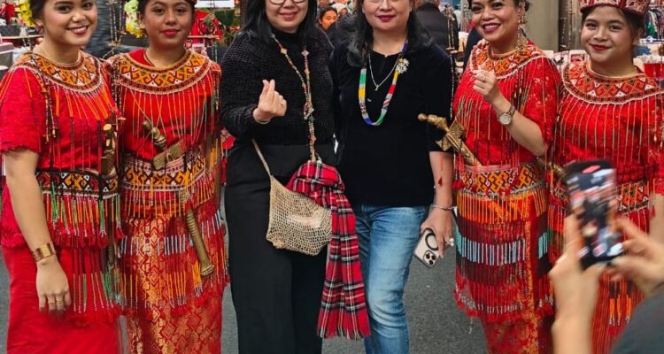 Prof. Apriana Toding, S.T., M.Eng.Sc., Ph.D. dan Prof. Dr. Natalia Paranoan, S.E., M.Si., Ak., CA., dua Guru Besar UKI Paulus yang juga pengurus Koperasi Rabuni