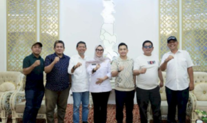 Bupati Barru, A. Ina Kartika Sari, menerima kunjungan kerja dari Anggota Komisi C DPRD Kota Makassar di Rumah Jabatan Bupati, Jalan Sultan Hasanuddin, Rabu (23/4/2025).