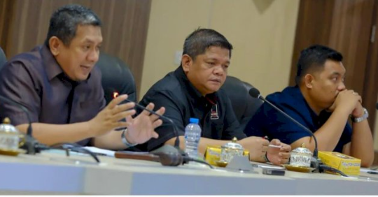 Komisi C DPRD Kota Makassar menggelar rapat dengar pendapat (RDP) sebagai tindak lanjut atas surat dari LSM Perak (Pembela Rakyat) yang melaporkan dugaan pelanggaran izin operasional dan ketenagakerjaan oleh PT Primafood Internasional.  RDP dilaksanakan di Ruang Rapat Badan Anggaran DPRD Makassar, Rabu (28/5/2025).