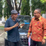 Mantan Anggota DPRD Kota Makassar tiga periode, Nasran Mone, secara resmi mengembalikan kendaraan mobil dinas ke Sekretariat DPRD Kota Makassar.
