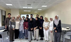 Para penerima Beasiswa Kalla saat menerima pembekalan dari praktisi di lingkup unit bisnis KALLA, beberapa waktu lalu. Para penerima Beasiswa Kalla saat menerima pembekalan dari praktisi di lingkup unit bisnis KALLA, beberapa waktu lalu.