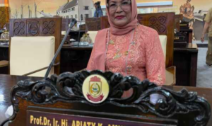 ANGGOTA DPRD MAKASSAR - Prof. Dr. Ir. H. Apiaty K Amin Syam,