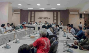 DPRD Makassar gelar Rapat Dengar Pendapat (RDP) terkait bangunanan di Jalan Bulusaruang, yang diduga melanggar aturan konstruksi dan membahayakan keselamatan warga, Rabu (4/6/2025).