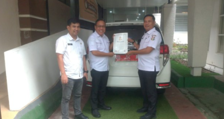 Mantan Sekretaris Dewan (Sekwan) DPRD Makassar, H. Dahyal mengembalikan seluruh barang inventaris negara yang digunakan selama menjabat Sekwan.