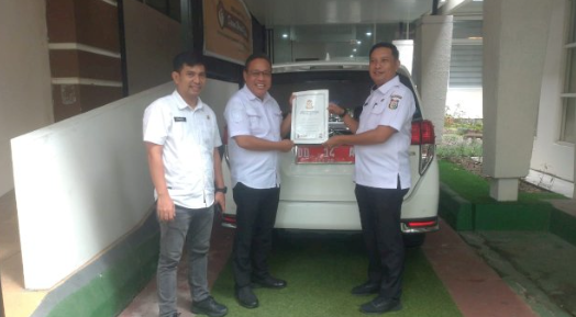 SEKWAN Kembalikan Mobil Dinas Mantan Sekretaris Dewan (Sekwan) DPRD Makassar, H. Dahyal mengembalikan seluruh barang inventaris negara yang digunakan selama menjabat Sekwan.