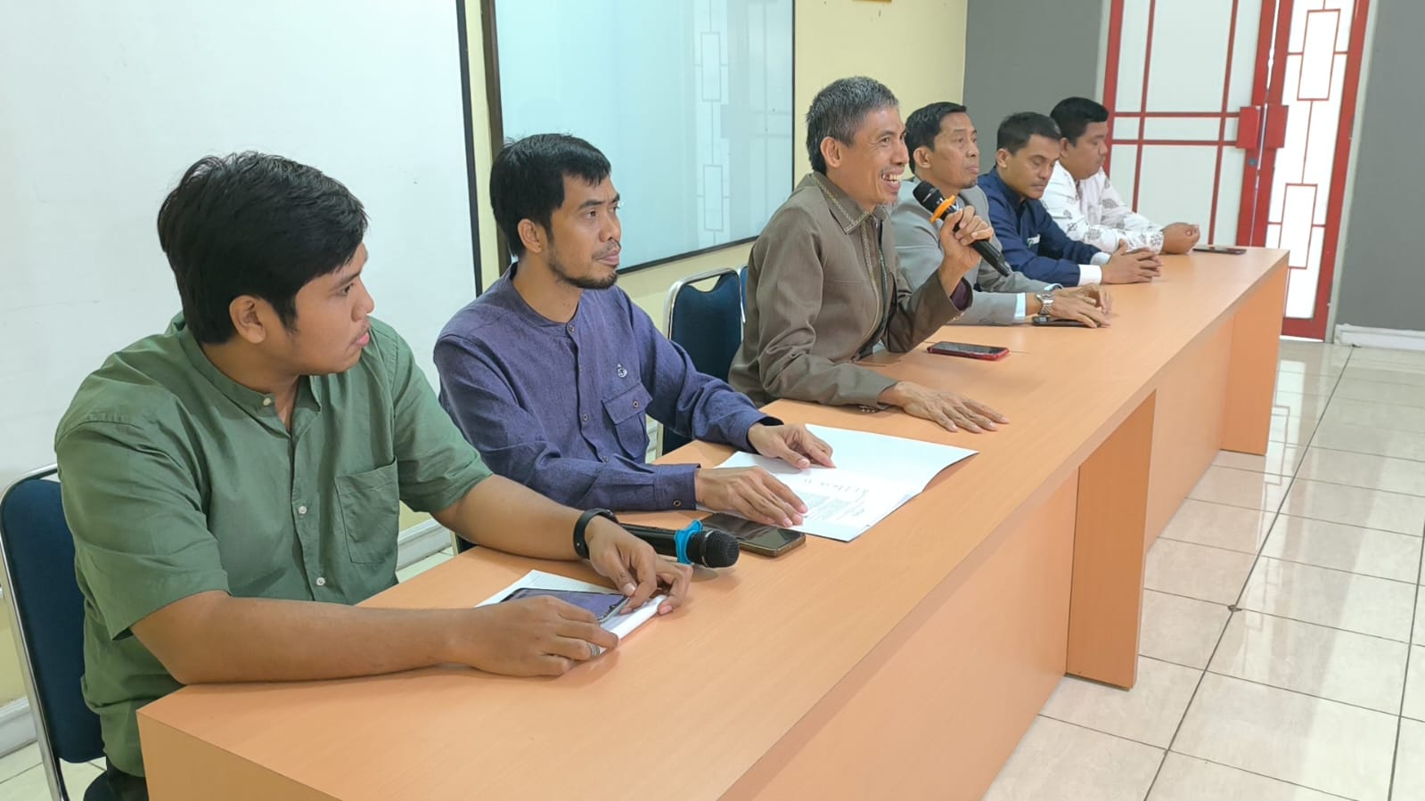 Direktur Sekolah Islam Athirah, Syamril ST saat sesi Konferensi Pers SPMB Sekolah Islam Athirah, Jumat (17/10/2025).