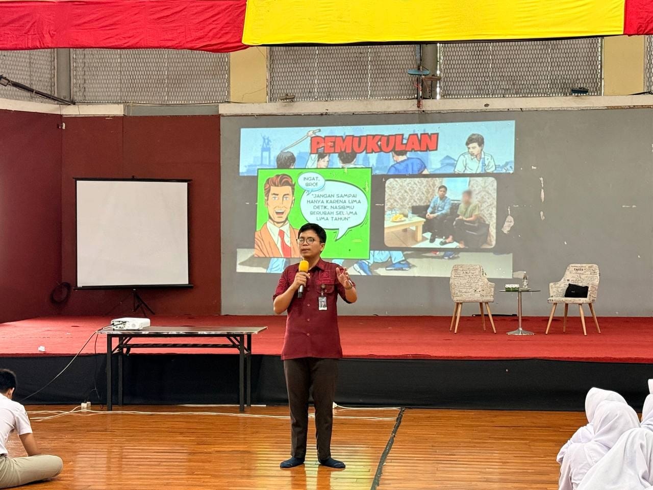 Sekolah Islam Athirah menghadirkan kelas inspirasi untuk para siswa bertajuk "Belajar Hati-Hati dari Mereka yang Kurang Hati-Hati. Kegiatan itu berlangsung di Aula Sekolah Islam Athirah Bukit Baruga, Rabu (22/10/2025). Sekolah Islam Athirah menghadirkan kelas inspirasi untuk para siswa bertajuk "Belajar Hati-Hati dari Mereka yang Kurang Hati-Hati. Kegiatan itu berlangsung di Aula Sekolah Islam Athirah Bukit Baruga, Rabu (22/10/2025).
