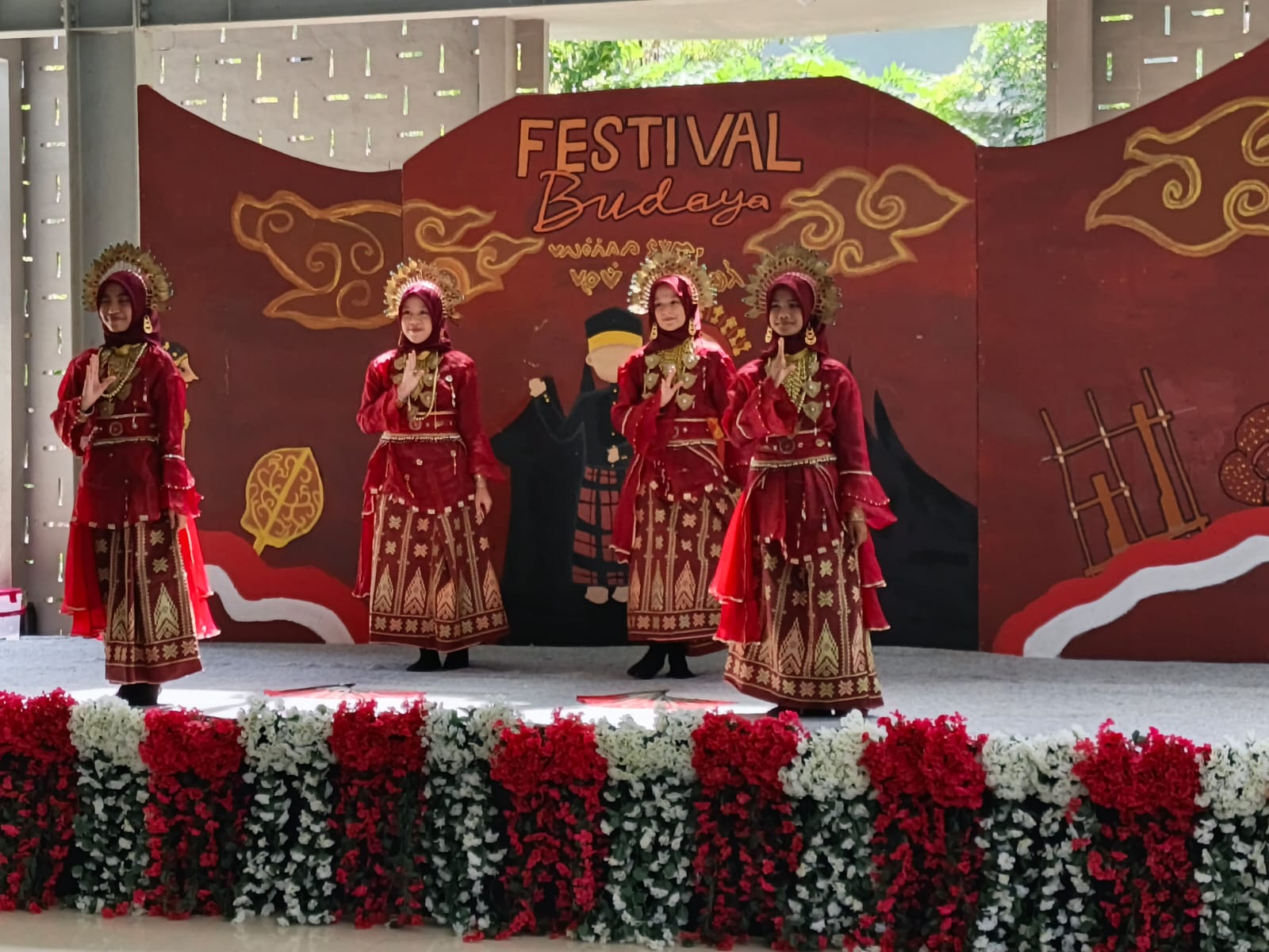 SMP Islam Athirah Bone resmi membuka kegiatan tahunan Festival Budaya 2025, Rabu (29/10/25)