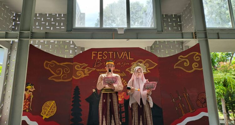 SMP Islam Athirah Bone resmi membuka kegiatan tahunan Festival Budaya 2025, Rabu (29/10/25)