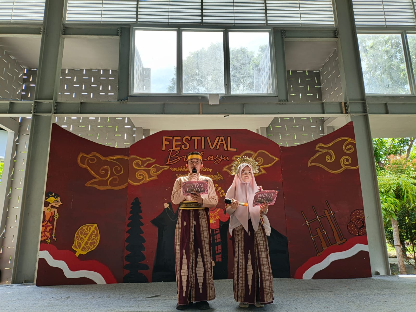 SMP Islam Athirah Bone resmi membuka kegiatan tahunan Festival Budaya 2025, Rabu (29/10/25) SMP Islam Athirah Bone resmi membuka kegiatan tahunan Festival Budaya 2025, Rabu (29/10/25)