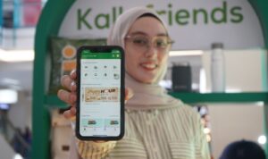 Tampilan Kallafriends di smarthphone. Melalui aplikasi ini, pelanggan dapat menikmati beragam layanan, seperti pembelian produk KALLA, transaksi voucher dan produk merchant, pembelian tiket event, hingga tiket attraction. Tampilan Kallafriends di smarthphone. Melalui aplikasi ini, pelanggan dapat menikmati beragam layanan, seperti pembelian produk KALLA, transaksi voucher dan produk merchant, pembelian tiket event, hingga tiket attraction.