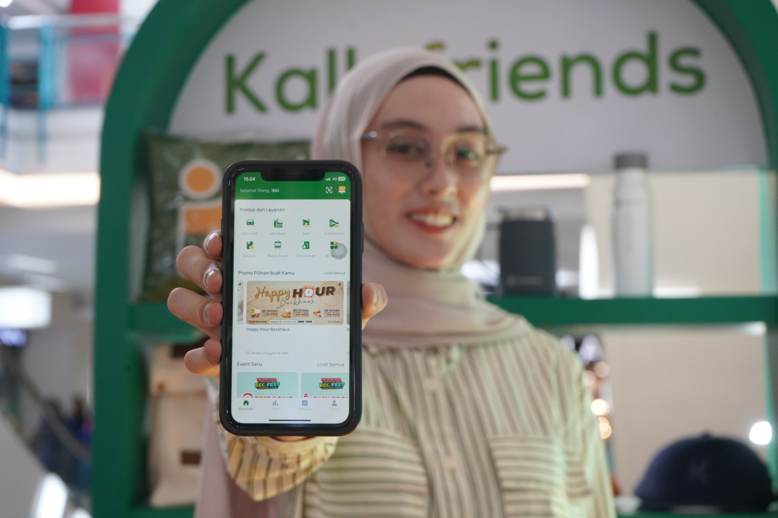 Tampilan Kallafriends di smarthphone. Melalui aplikasi ini, pelanggan dapat menikmati beragam layanan, seperti pembelian produk KALLA, transaksi voucher dan produk merchant, pembelian tiket event, hingga tiket attraction.