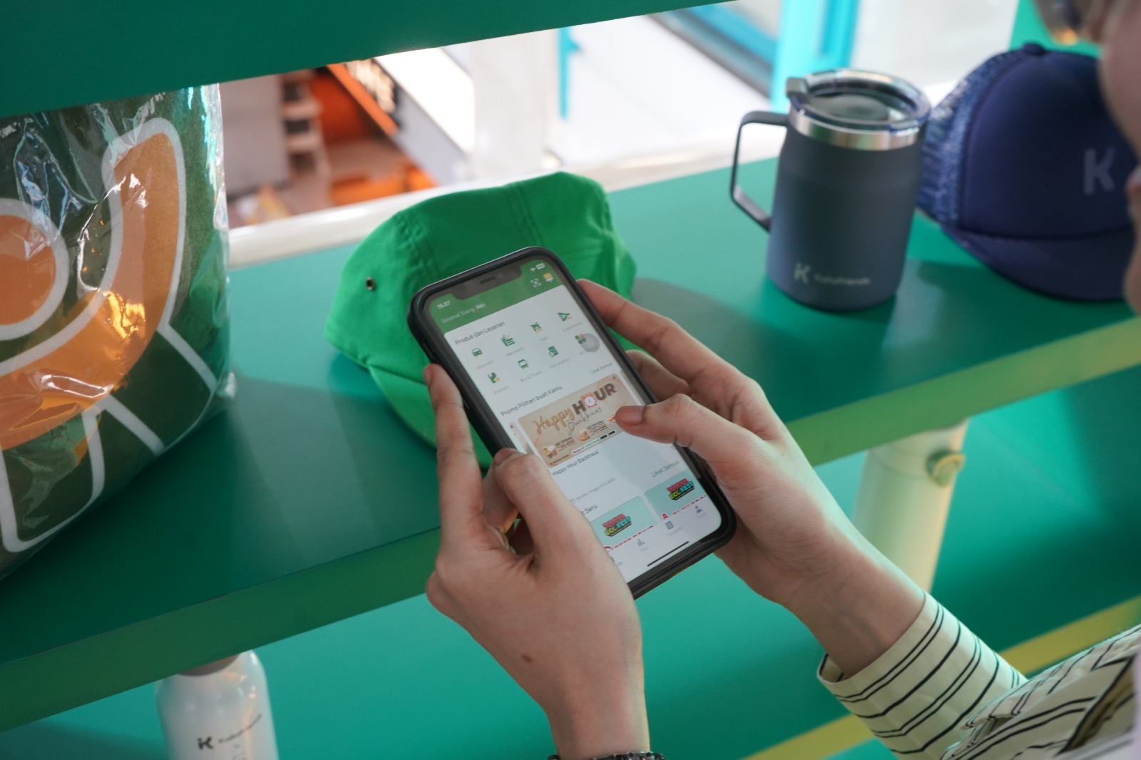 Tampilan Kallafriends di smarthphone. Melalui aplikasi ini, pelanggan dapat menikmati beragam layanan, seperti pembelian produk KALLA, transaksi voucher dan produk merchant, pembelian tiket event, hingga tiket attraction.