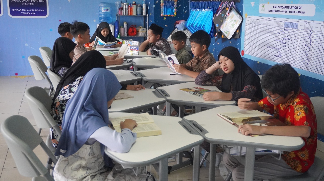 Siswa SD Athirah Kajaolalido