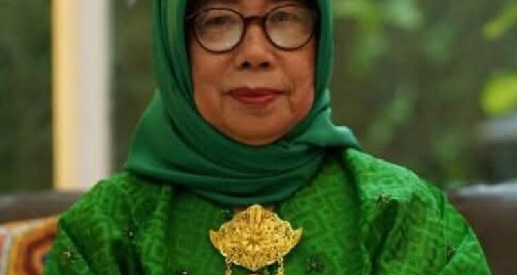 Prof. Nurhayati Rahman Guru Besar Fakultas Ilmu Budaya Universitas Hasanuddin