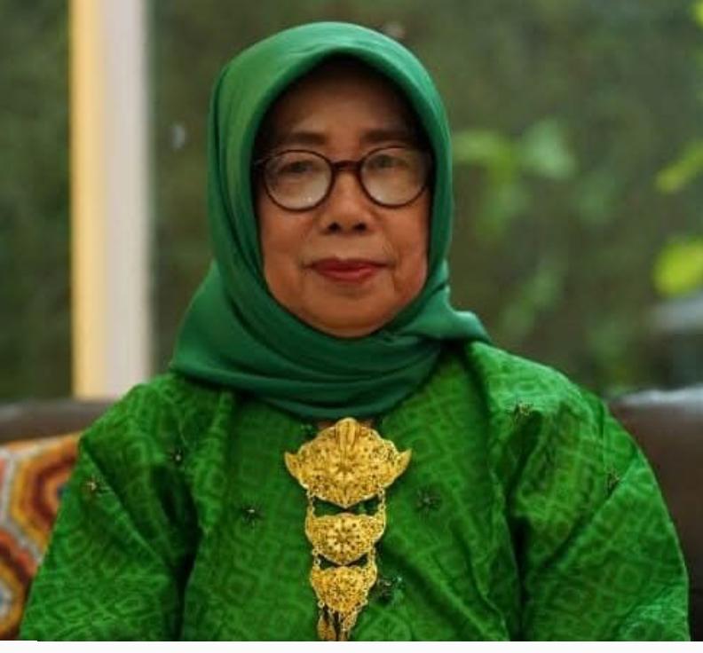 Prof. Nurhayati Rahman Guru Besar Fakultas Ilmu Budaya Universitas Hasanuddin