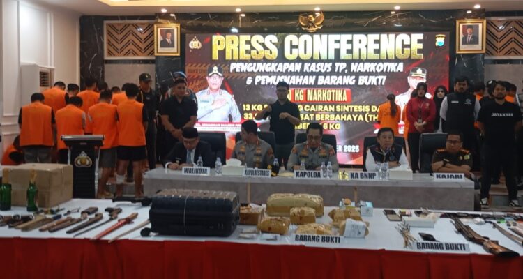 Jajaran Polrestabes Makassar bersama Polda Sulsel, BNN, dan Pemerintah Kota Makassar berhasil memusnahkan  20 kilogram narkotika berbagai jenis dengan nilai estimasi Rp16,2 miliar, Senin (10/11/2025).